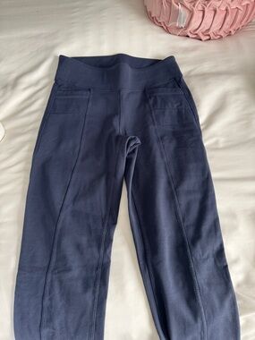 Athleta Navy High-Waist Pocket Leggings